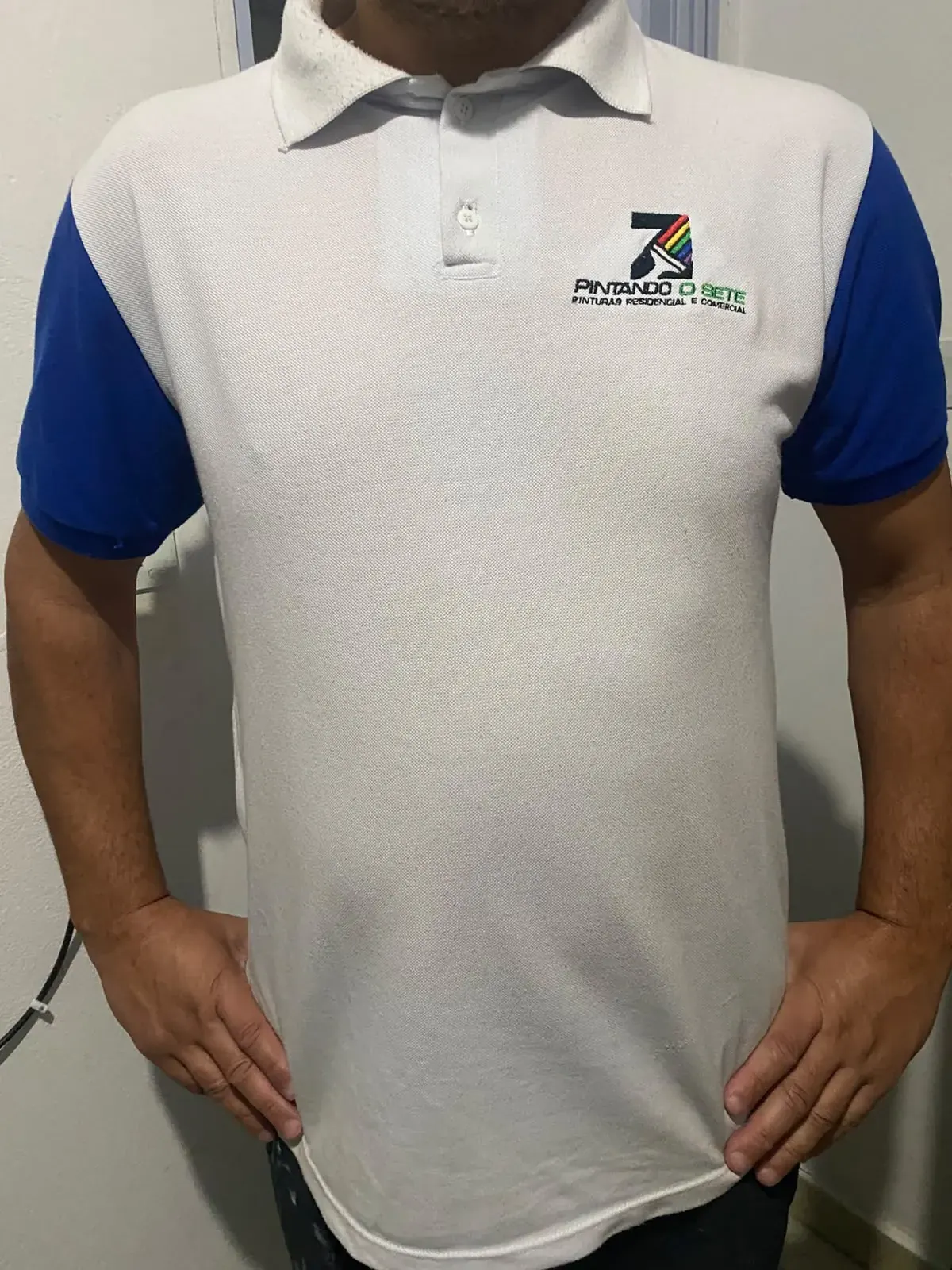 Equipe uniformizada da Pintando O Sete pronta para iniciar a obra